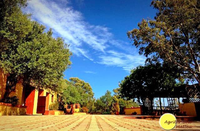 Agriturismo E Antica Fattoria Matteu Bed & Breakfast Teulada Ngoại thất bức ảnh